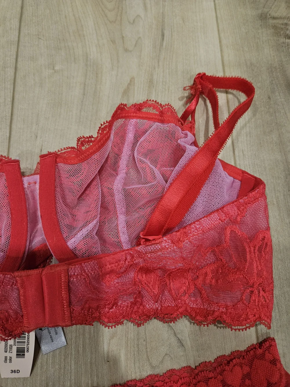 Victoria's Secret Red Lace Underwire Lace Bra & Bikini Set - Picture 5 of 6